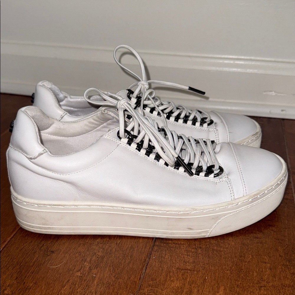 Carvela white Sneakers Lace up size 38 (8) women’s